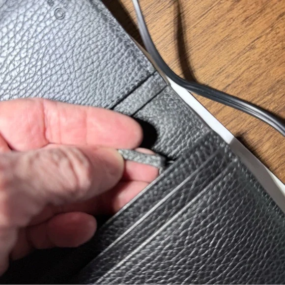 Gucci BlackPebbled Leather Wallet
